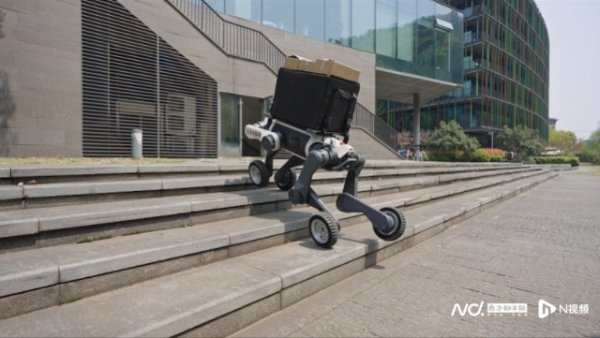 启牛配资 全球首款行业应用轮足机器人发布，杭州云深处机器狗又上新