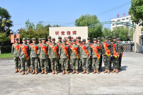 永旺配资端 壮志满怀赴军营！普陀区举行2025年下半年新兵入伍欢送仪式